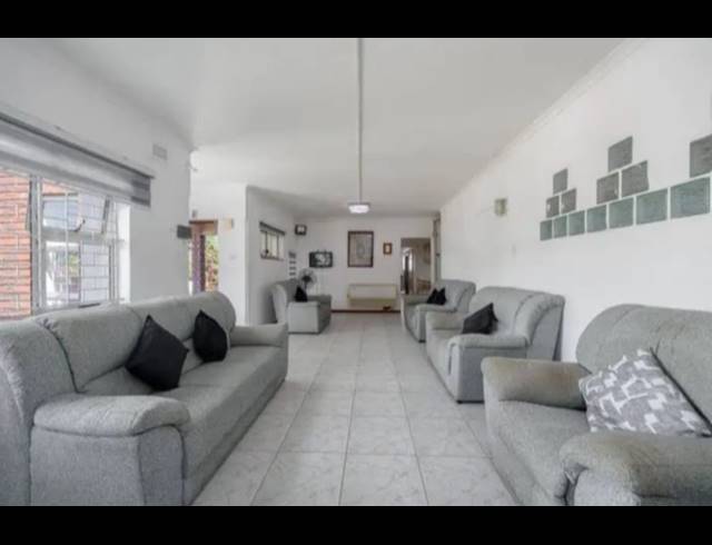 5 BEDROOM HOUSE FOR SALE IN ISIPINGO HILLS